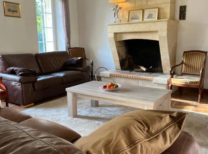 Hébergement de vacances Maison Chaleureuse Avec Cheminée *