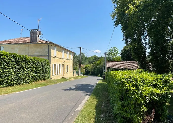 Casa de Férias Maison Chaleureuse Avec Cheminee Beychac-et-Caillau